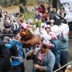 春呼ぶ行事「修正会」 雨模様も供物抱え練り込み 伊賀・島ヶ原