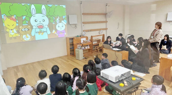 オリジナル電子紙芝居上映 こども園でアニメ5作品 名張高