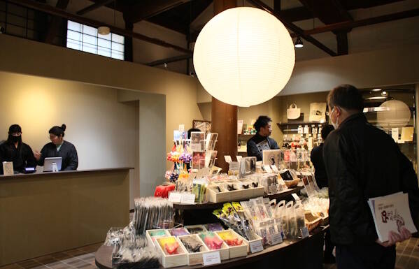 館内売店が改装オープン 伊賀流忍者博物館