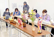 風景や静物、思い思いに描く 27日から伊賀で作品展 上野スケッチ教室