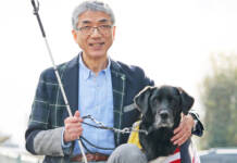 「見えていたころよりも幸せ」盲導犬との日々を1冊に 名張の西亀真さん