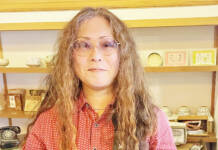 懐かしい歌、口ずさんで 弾き語りで届ける 伊賀・早川さん