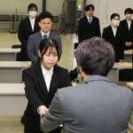 新たな一歩 名張市で新規採用職員に辞令交付