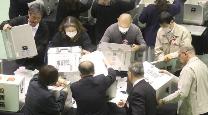 名張市長選・市議選 開票始まる 投票率51・89%