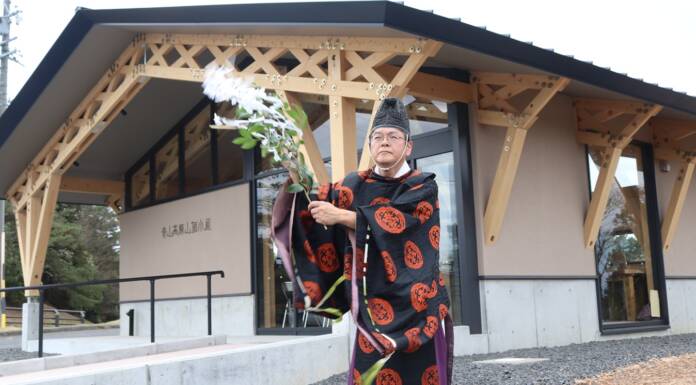 青山高原 新設の山頂小屋で山開きと安全祈願 伊賀・津市境