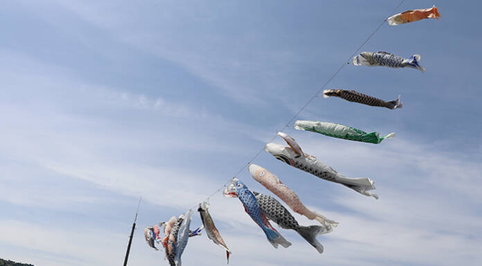 こいのぼり春風に泳ぐ 名張・百合が丘市民センター