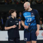 「言葉」で支える勝利 ハンドボール強豪の通訳 名張出身の松鹿さん