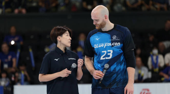 「言葉」で支える勝利 ハンドボール強豪の通訳 名張出身の松鹿さん