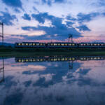 水面にもう一つの世界 伊賀に「水鏡」の季節