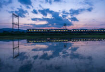 水面にもう一つの世界 伊賀に「水鏡」の季節