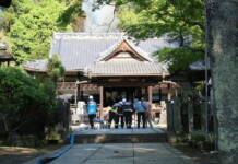 宇流冨志禰神社で火災 本殿全焼、拝殿も一部焼く 名張市平尾