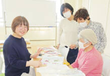 押し花教室の作品展 上本さん主宰 17日から上野茅町で