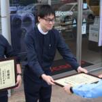 来店の高齢男性説得し詐欺被害防止 携帯ショップに感謝状 名張署