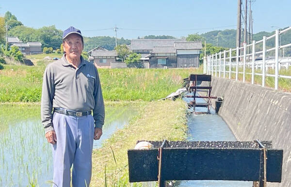 初夏の水音響く 伊賀・上林の手作り水車