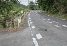 名張市薦生の県道でバイク事故 長野県の65歳女性死亡