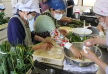 初夏の風物詩 ススキやササ準備し「ちまき」手作り 名張・比奈知