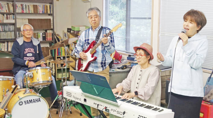 男女4人組「グリーンレモン」 爽やかに奏でるバンド 27日の「四季彩展」で演奏