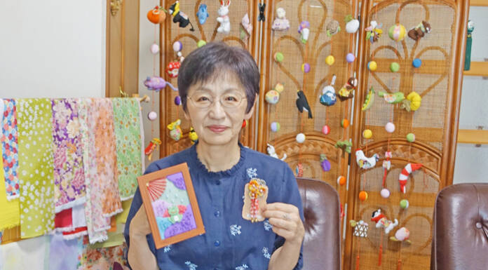 華やかに飾る手芸の数々 つまみ細工や押し絵で 名張の松本さん