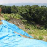 崩落恐れの盛土、三重県が行政代執行で撤去開始 名張市安部田