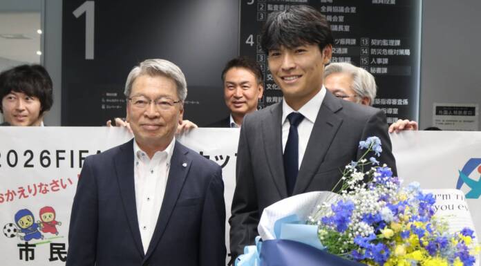 サッカー町野選手、W杯終え帰郷 4年後へ意欲「悔しさが頑張る理由に」