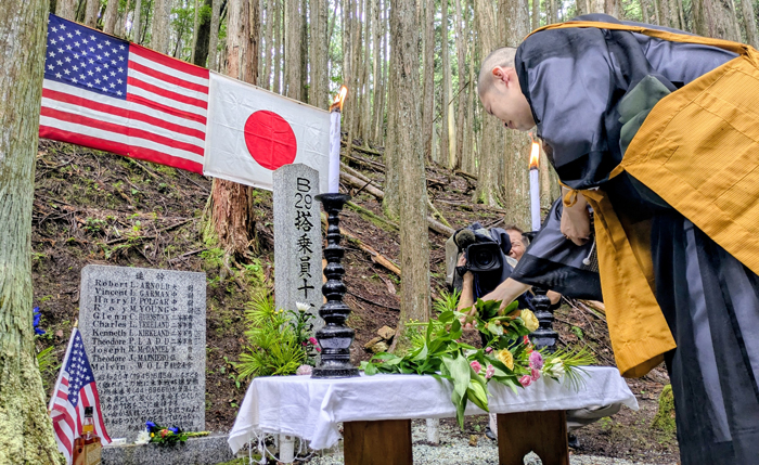 B29墜落地で平和の集い 追悼碑建立20年、記憶を次世代に 名張