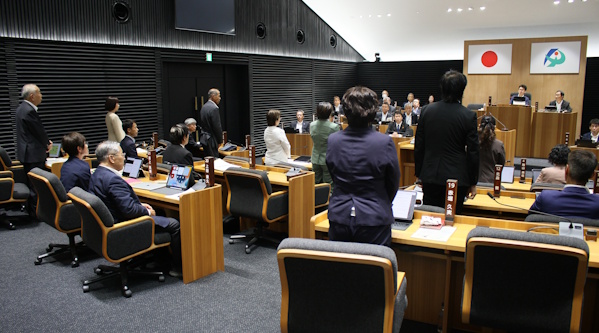 補正予算案を否決　伊賀市議会