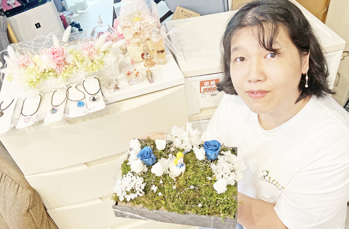 作品で伝える花の魅力　色や質感、長く楽しめる　名張の豊岡さん