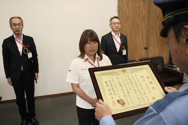 上野郵便局員に感謝状 特殊詐欺被害を防止 伊賀署
