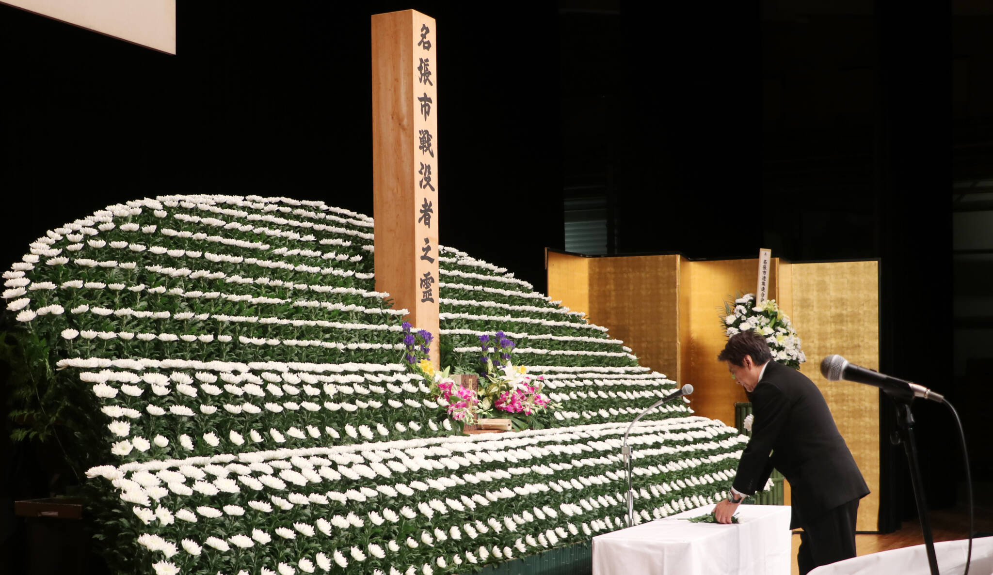 名張市で戦没者追悼式 遺族ら300人参列