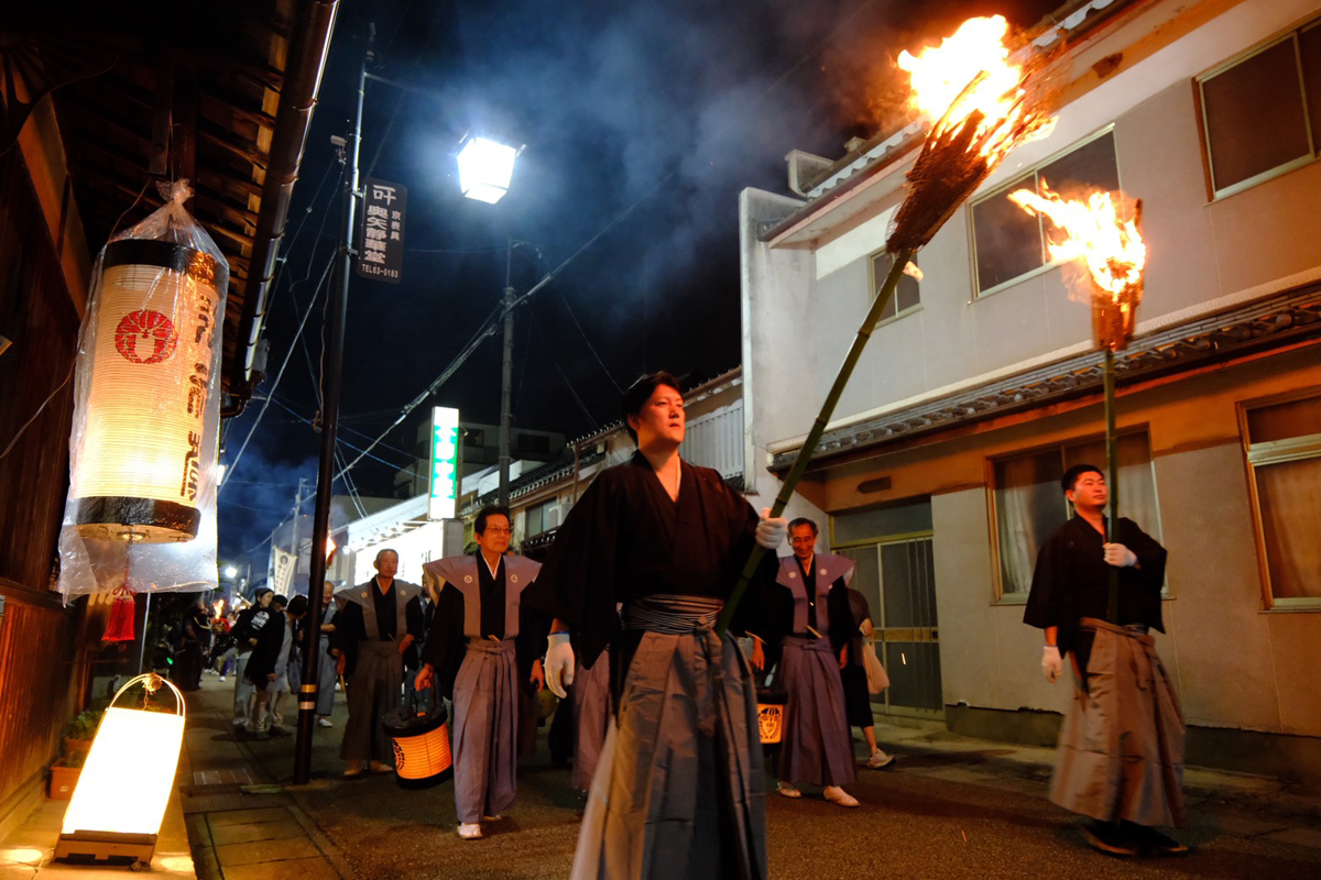 裃姿で「ねんど、ねんど、わーい」 名張・宇流冨志禰神社の秋祭り