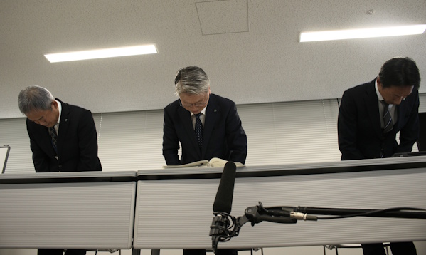 職員2人を懲戒免職　万引きと業務上横領　伊賀市が発表